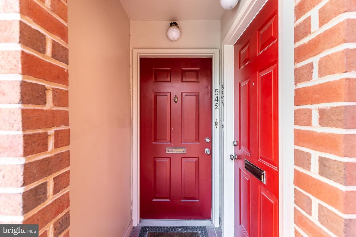 Primary Photo - 542 S Charles St