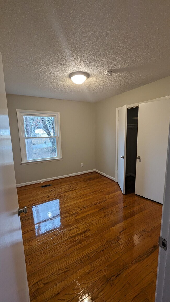 Foto del edificio - 2413 Sierra Rd