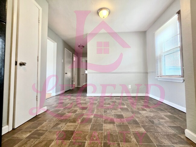 Foto del edificio - Charming 2-bedroom, 1-bath home with detached garage!