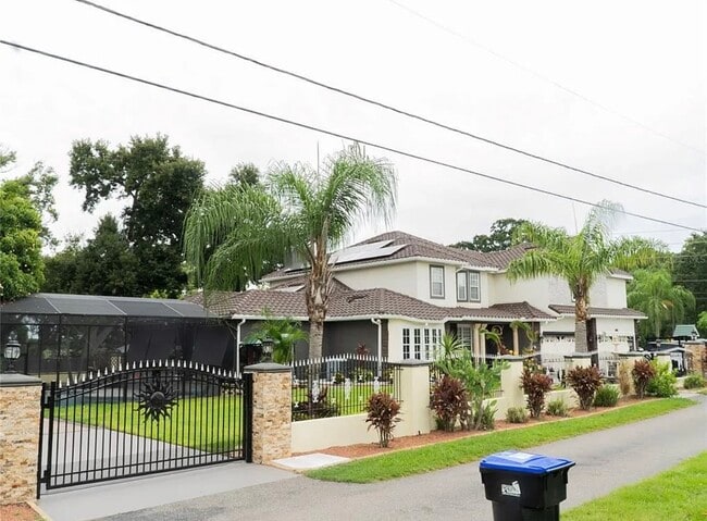 Side view - 1304 Ocoee Apopka Rd (Ocoee, FL) House