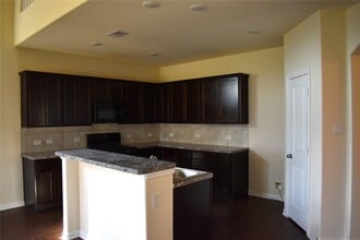 Building Photo - 204 White Wing Ln