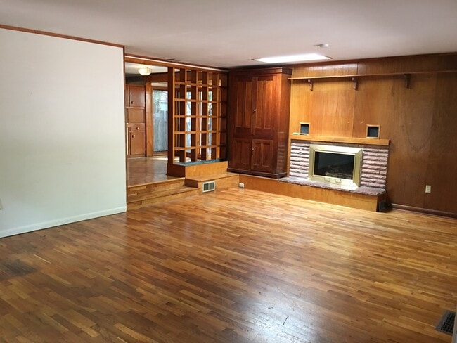 Building Photo - Location, location, location. Great 4 bedroom one block from City Park!  June 2026 Move-In