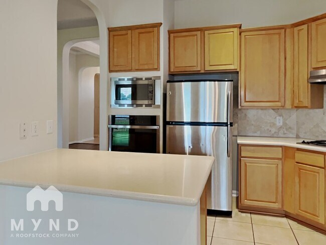 Building Photo - 1605 Garden Lakes Dr