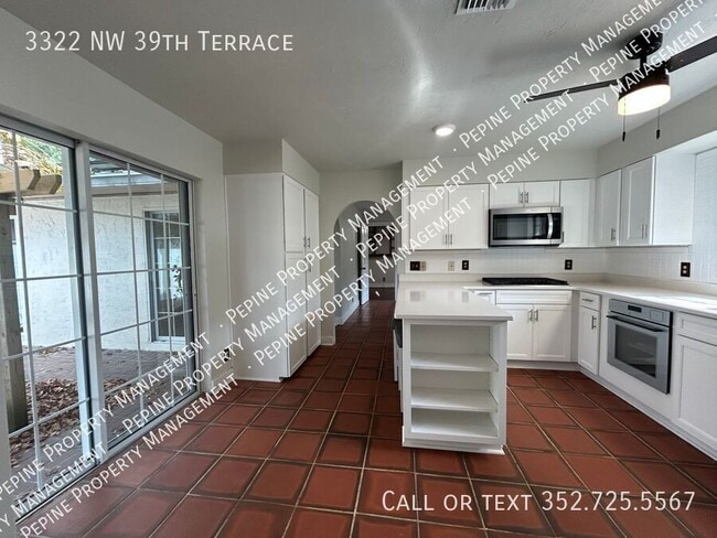 Building Photo - 3322 NW 39th Ter