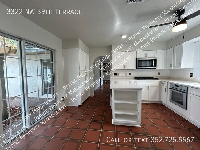 Foto del edificio - 3322 NW 39th Ter