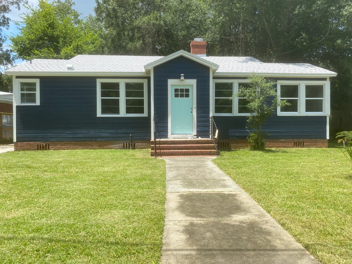 Primary Photo - 4615 Crescent St