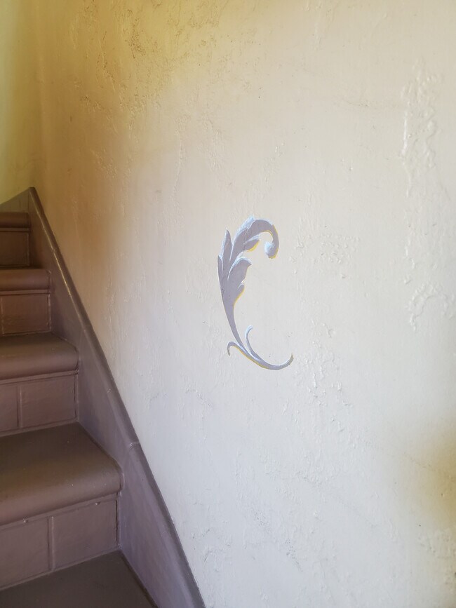 Interior Hallway_Faux Finish Detail - 130 N Harper Ave