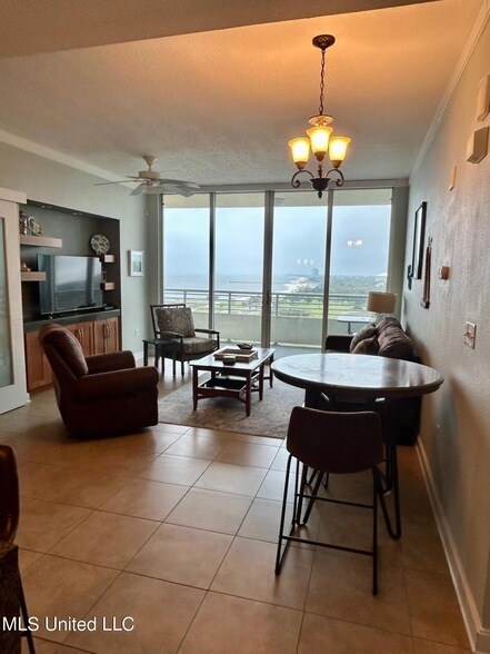 Foto del edificio - 2060 Beach Blvd