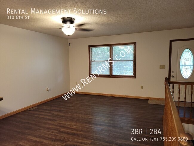 Foto del edificio - 310 6th St - Wamego 3 BED/2 BATH