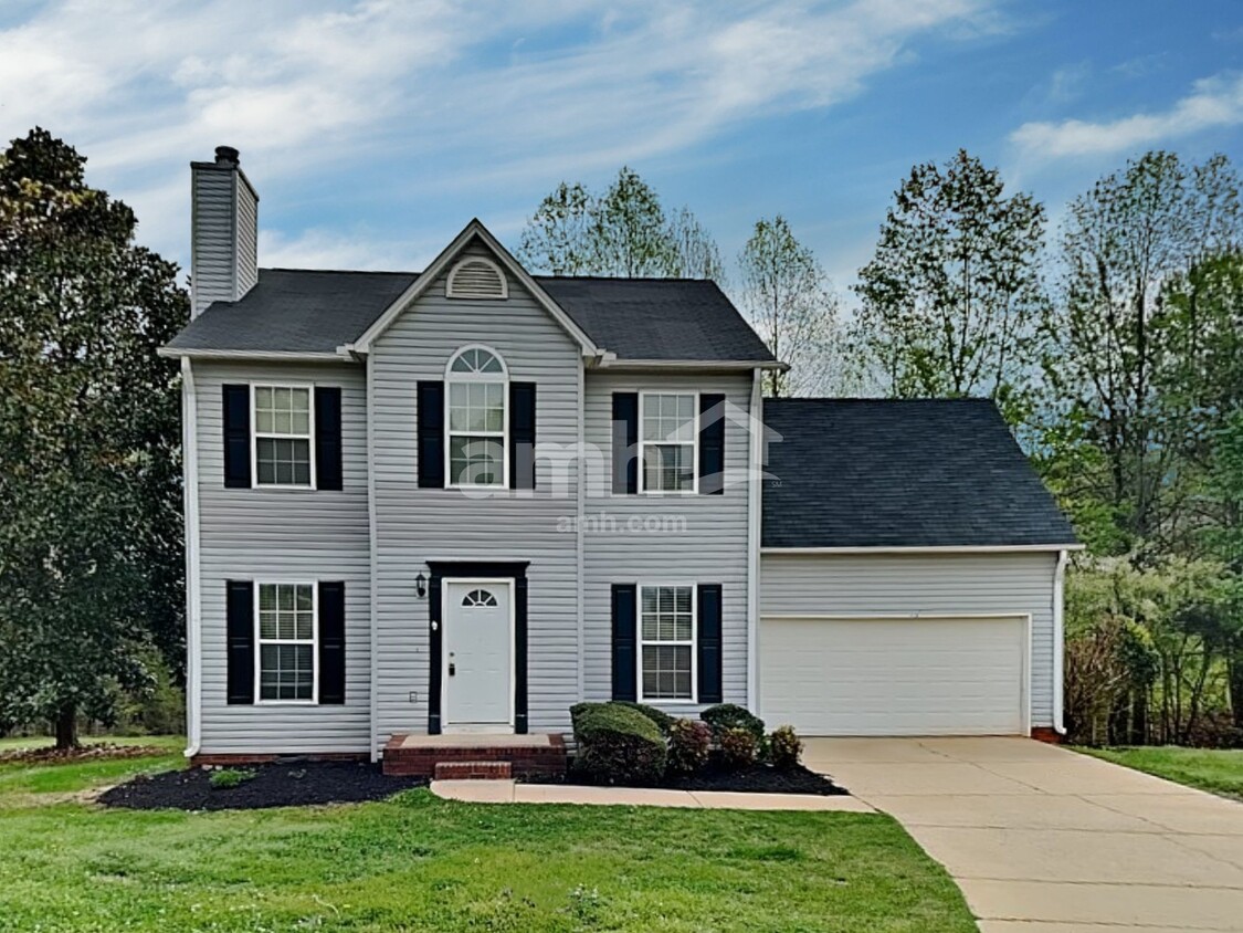 Primary Photo - 295 W Pheasant Hill Dr