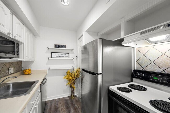 Building Photo - 7510 Shadyvilla Ln