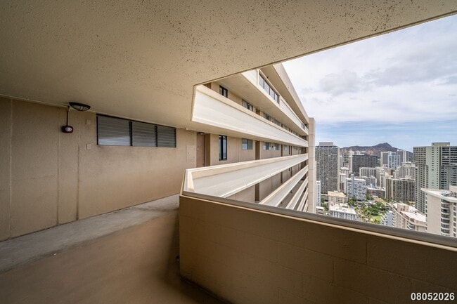Building Photo - 2121 Ala Wai Blvd