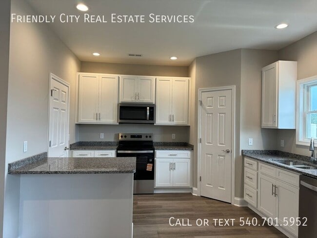 Building Photo - 682 Zephyr Dr