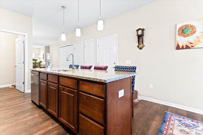 Building Photo - 224 Lake Cove Dr