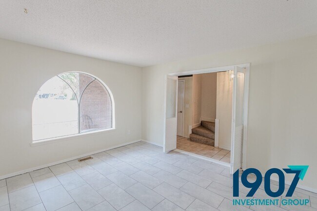Foto del edificio - 9212 S McKinley Ave