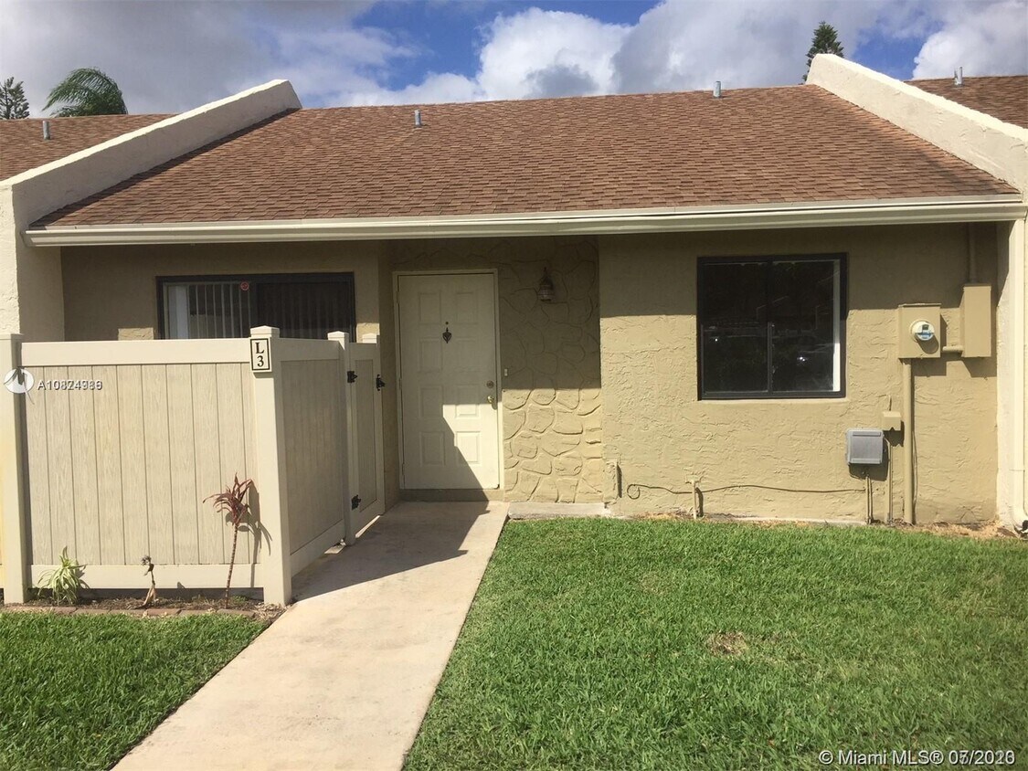 Primary Photo - 10295 Boca Bend W
