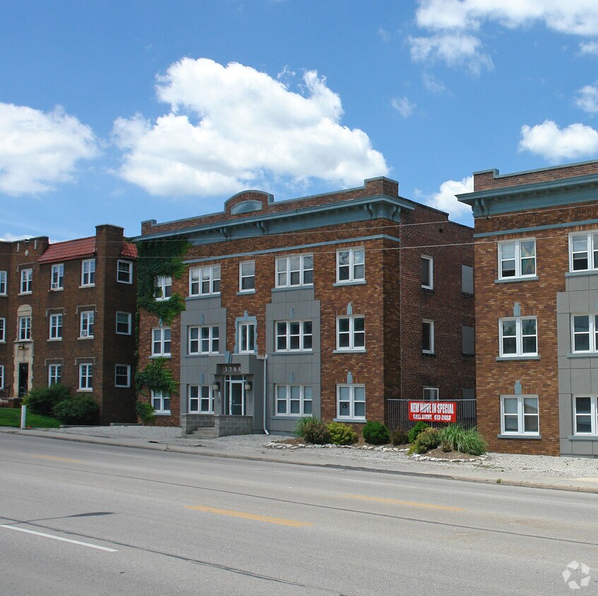 3708 Dodge St, Omaha, NE 68131 Apartments in Omaha, NE