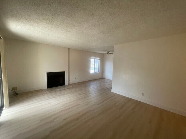 Foto del edificio - 1221 N Peach Ave