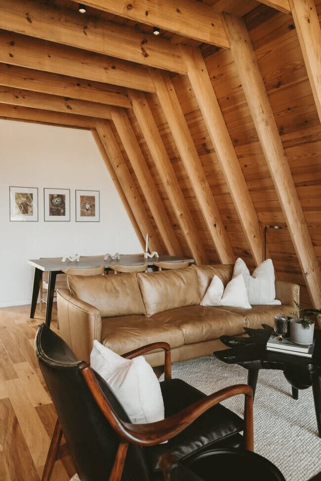 Building Photo - 503 NW D St