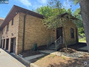 Building Photo - 231 River Dr