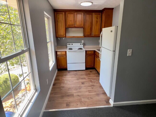 Foto del edificio - 2 Bed 1 Bath Apartment in Fair Play