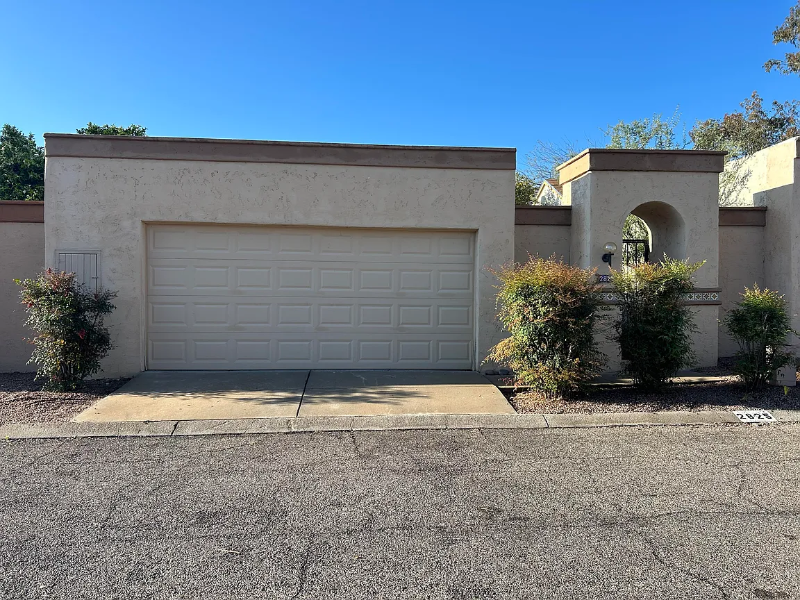 Primary Photo - 2825 W Medlar Pl