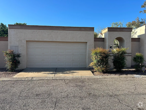 Building Photo - 2825 W Medlar Pl