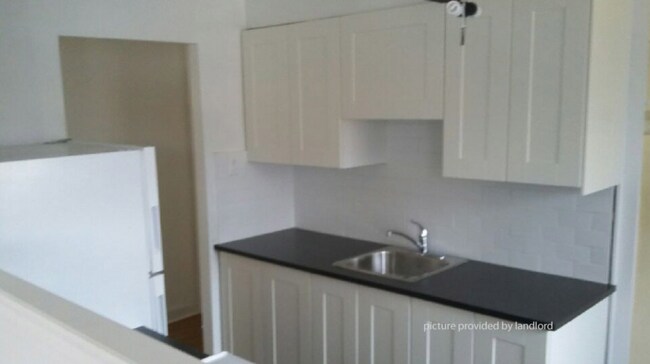 Building Photo - 1 Bedroom Apartment located along The King...