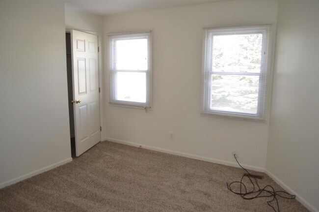 Building Photo - 1227 Marywood Ave