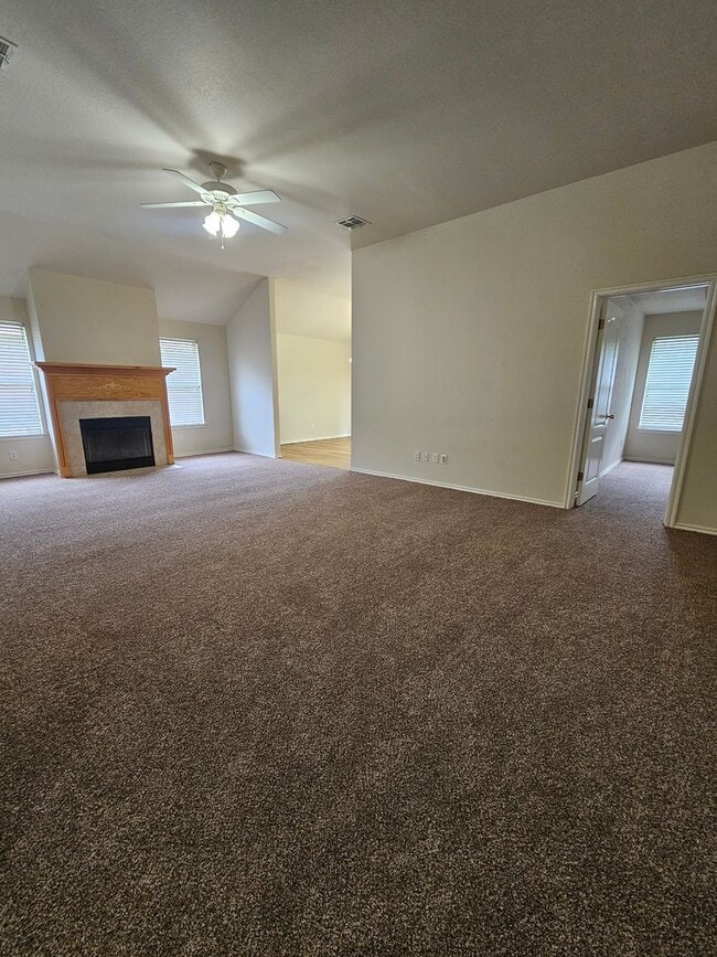 Foto del edificio - REDUCED! (3) Bed/(2) Bath In NE Norman Ava...