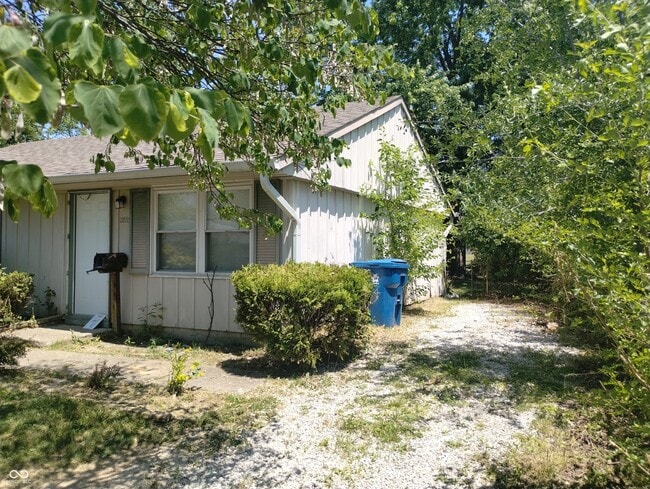 Building Photo - 2835 N Boehning St