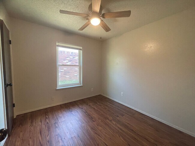 Foto del edificio - Cute Glenpool 3BD/1.5 BA near High School