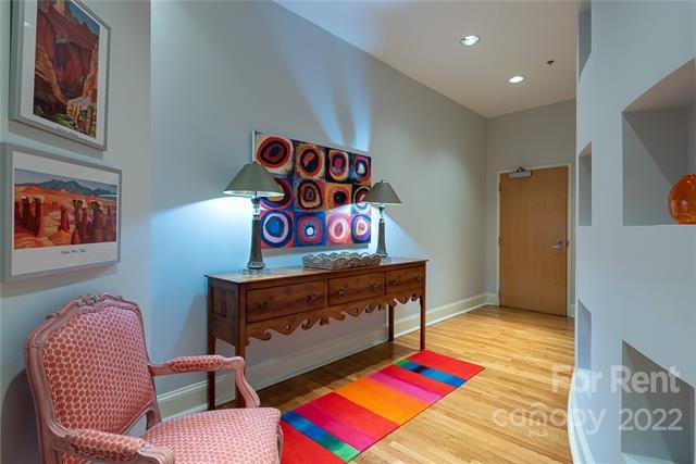 Building Photo - 127 N Tryon St