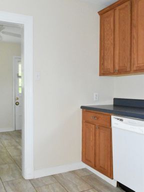 Foto del edificio - 2 BR 1 BA LAKESIDE AREA HOME