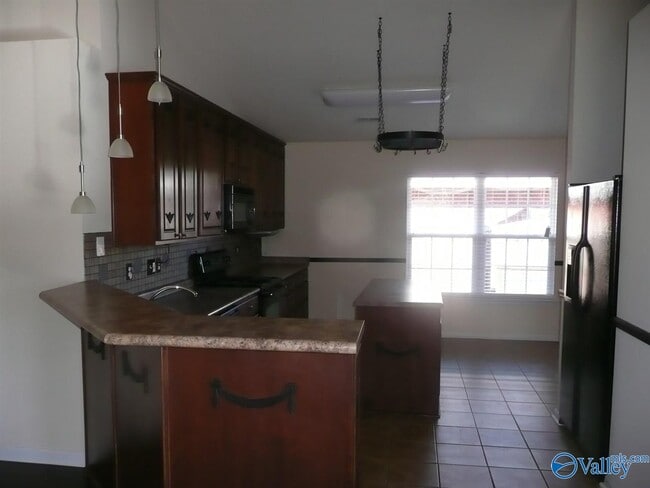 Building Photo - 218 Shadow Cove Dr SW
