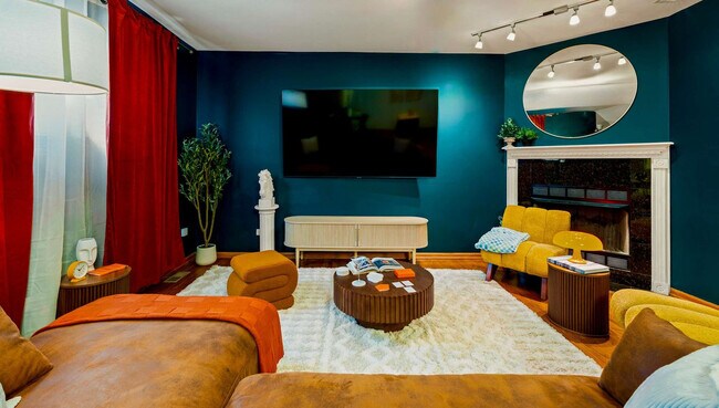 Building Photo - 1418 N Talman Ave