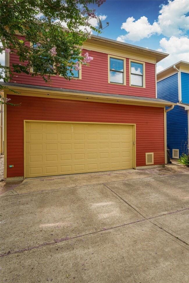 Foto del edificio - 1301 W 25th St