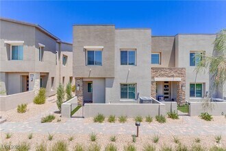 Building Photo - 600 Carriage Hill Dr
