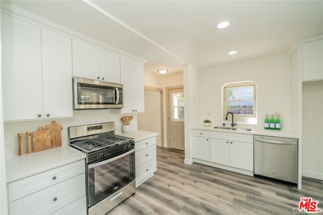Foto del edificio - 4219 Sunnyside Dr