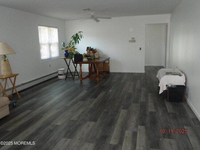 Building Photo - 102 Troumaka St