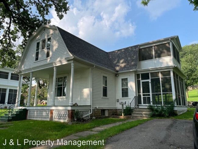 Building Photo - 2 br, 1.5 bath House - 202 Winona Street