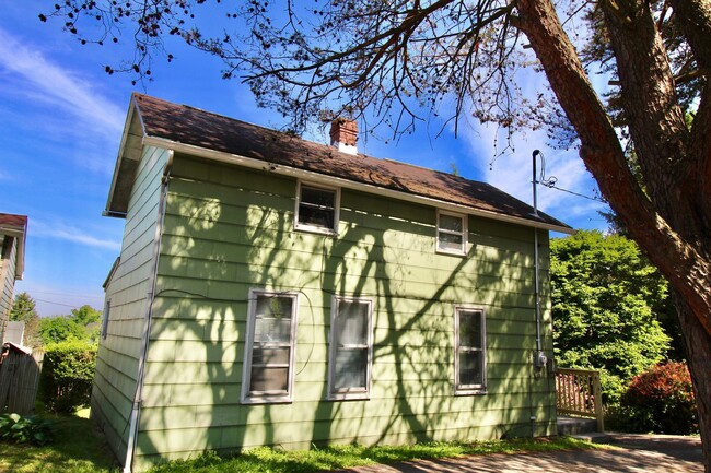 Foto del edificio - Small house in Wiles Hill section of Morga...