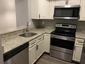 Building Photo - 1548 SE Royal Green Cir