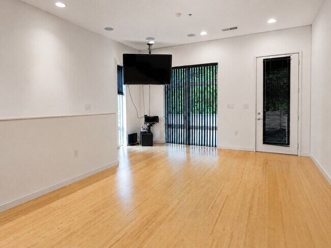 Building Photo - 350 Viburnum Way Ct