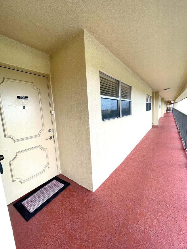 Building Photo - 3755 Via Poinciana