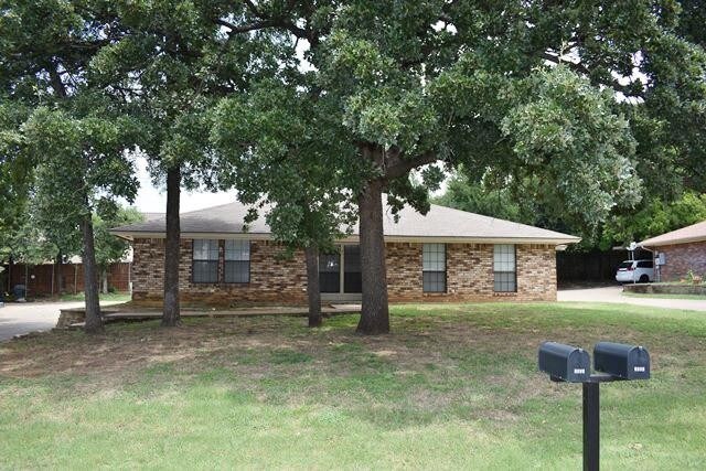 Primary Photo - 7005 Overton Park