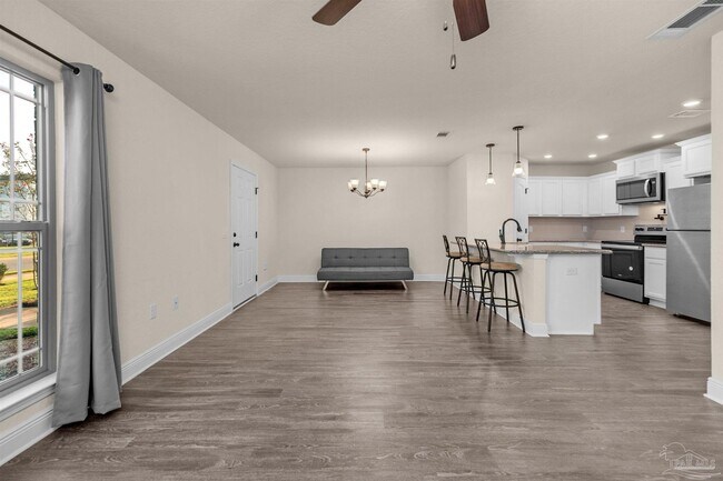 Building Photo - 5069 Peach Dr
