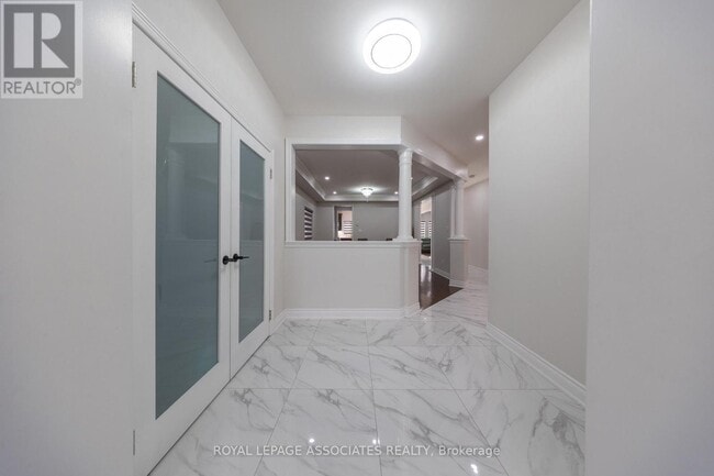 Building Photo - 96 Maverick Crescent