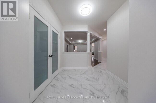 Photo du bâtiment - 96 Maverick Crescent