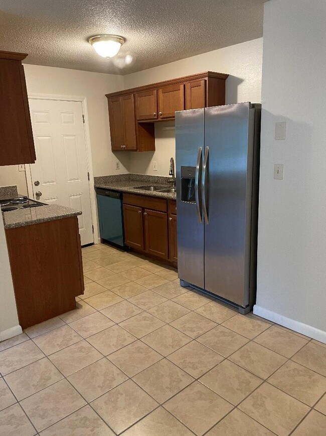 Building Photo - 504 Schneider Dr